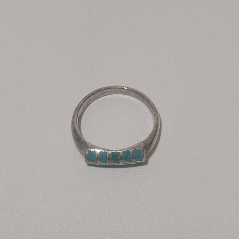 Elegant Silver and Turquoise Women's Ring